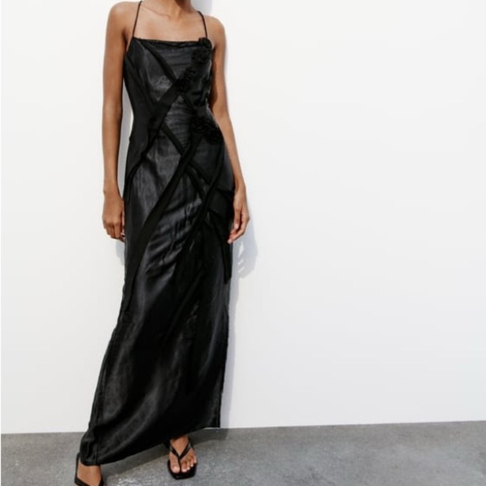 Zara Floral Satin Effect Midi Dress
Black
Size Small